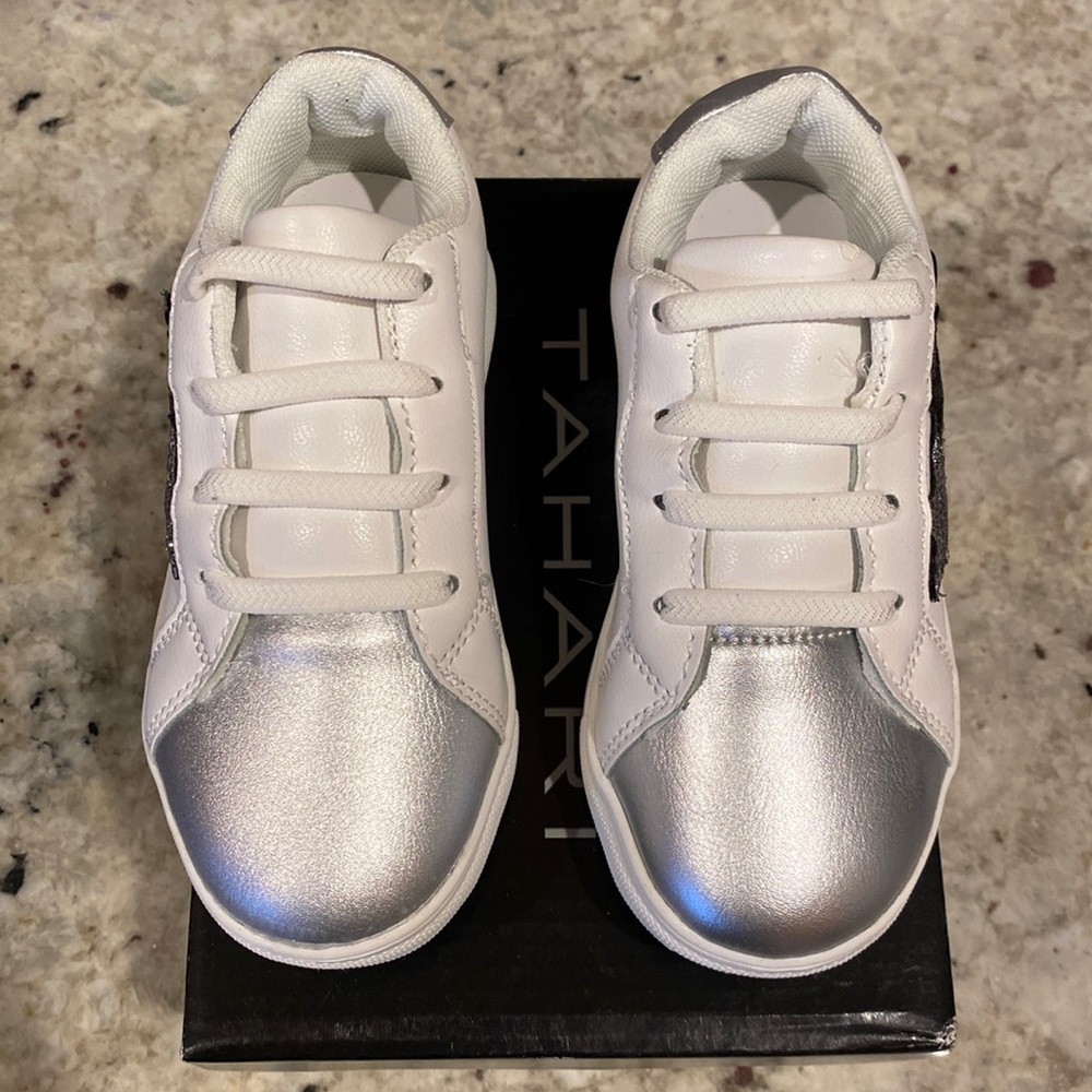 Tahari sneaker